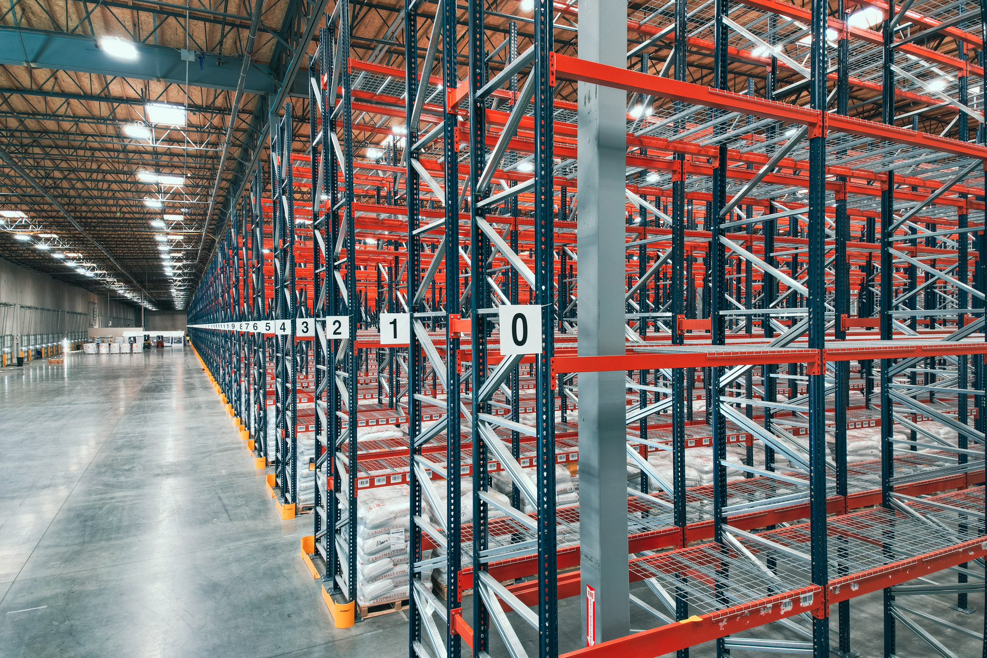 Industrial pallet racking warehouse in Oildale California